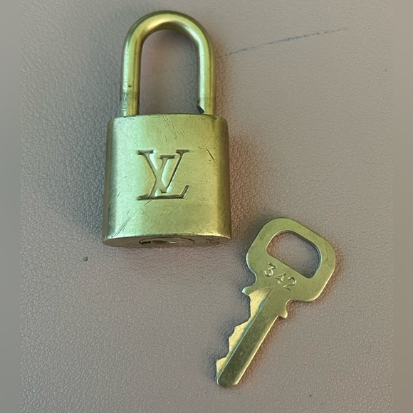 Authentic vintage Louis Vuitton Lock and Key 342 - Picture 2 of 4